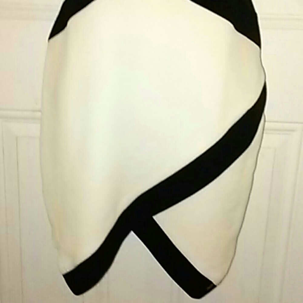 Dress - Picture 4 of 7